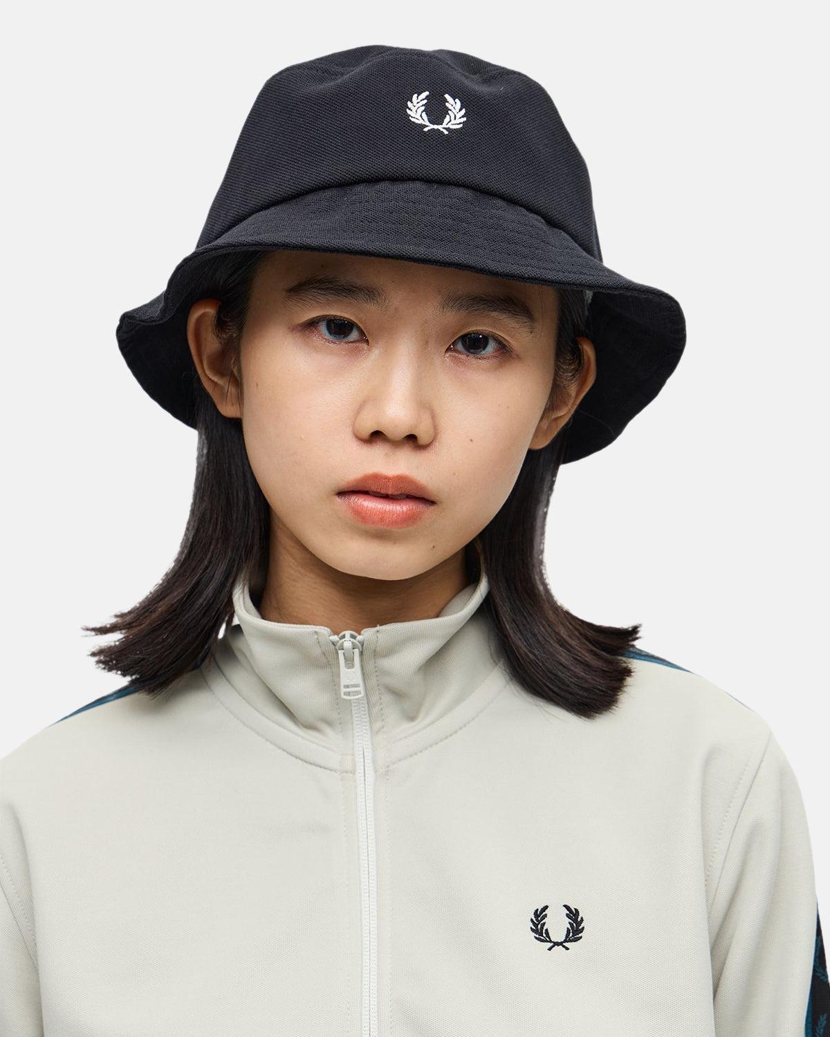 FRED PERRY CLASSIC PIQUE BUCKET HAT BLACK - Image 2