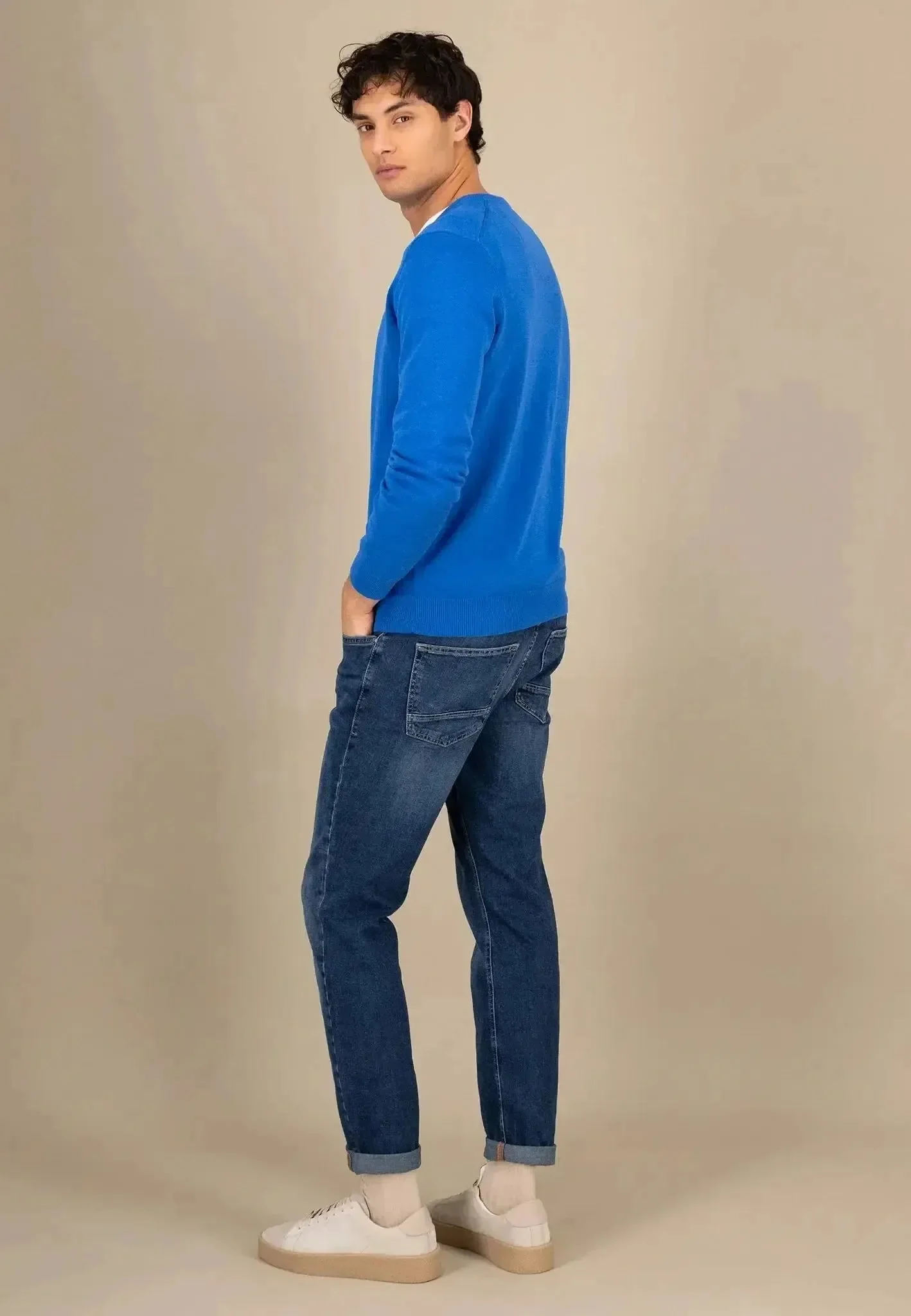 Fynch-Hatton Mens Superfine V-Neck Cotton Knit Strong Blue - Image 4